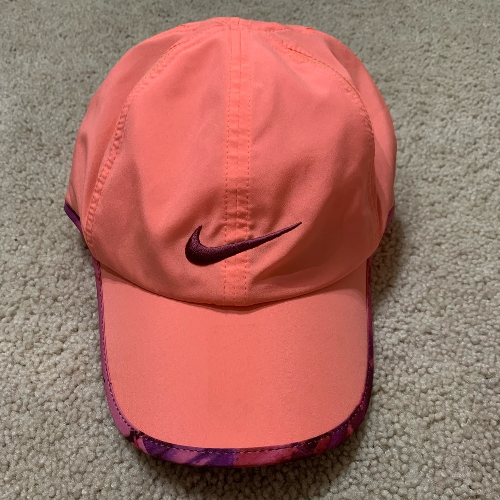 Women’s Nike featherlight dri-fit hat